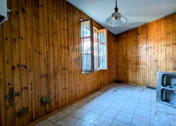 Stanza vuota - Casa semi indipendente Costa Volpino - foto 13