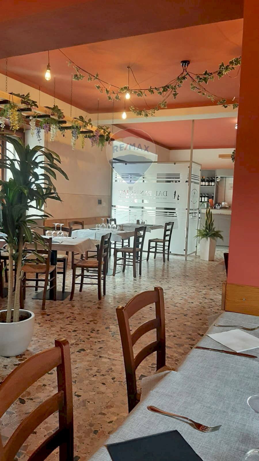 Sala da pranzo - Commercial Premises via Nazario Sauro
25, Sillavengo - photo 2