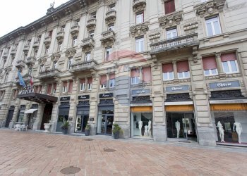 Edificio all\'aperto - Shop Largo Roma
 
3, Salsomaggiore Terme - photo 1