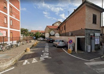 Via di ingresso ai box - Box Andrea Doria
 
2, Nova Milanese - foto 1