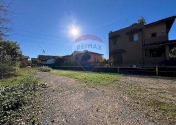 Vista delle montagne - Terreno edificabile VIA MOIA
 
89, Brugherio - foto 3