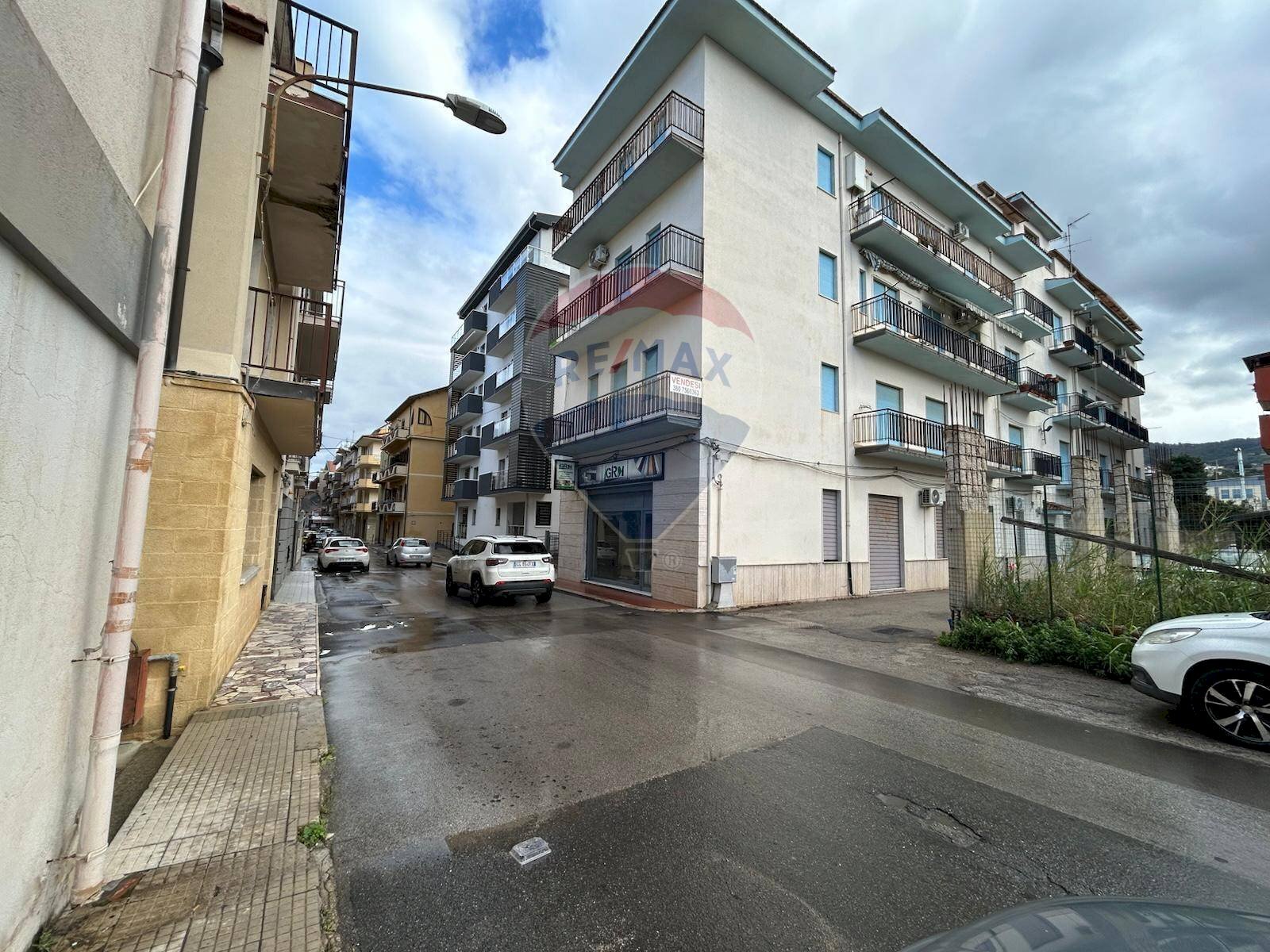 Edificio all\'aperto - Quadrilocale Via Enrico Cosenza
 
81, Sant'Agata di Militello - foto 2