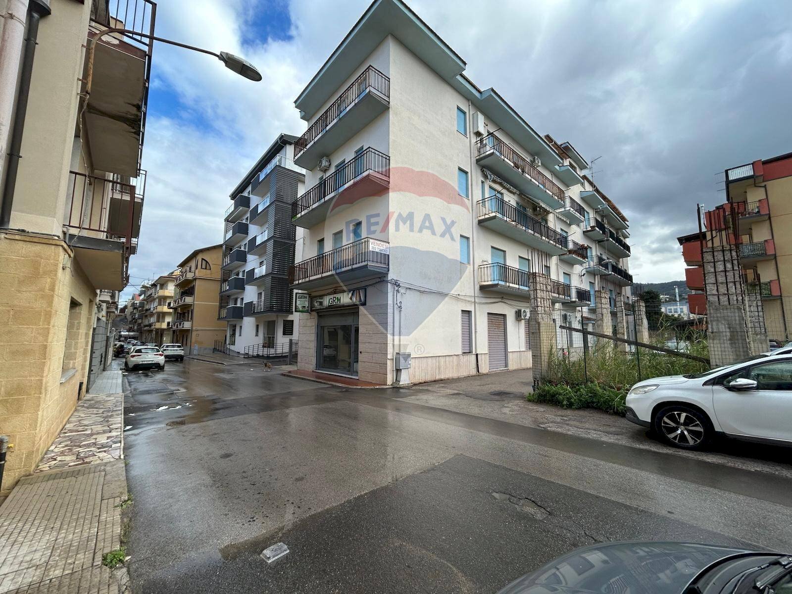 Edificio all\'aperto - Quadrilocale Via Enrico Cosenza
 
81, Sant'Agata di Militello - foto 3