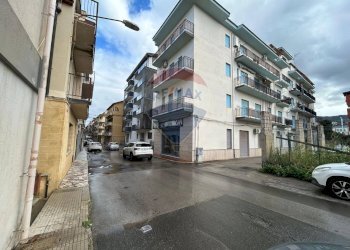 Edificio all\'aperto - Quadrilocale Via Enrico Cosenza
 
81, Sant'Agata di Militello - foto 2