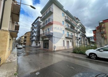 Edificio all\'aperto - Quadrilocale Via Enrico Cosenza
 
81, Sant'Agata di Militello - foto 3