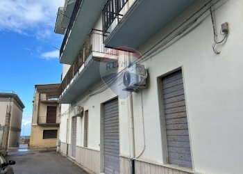 Edificio all\'aperto - Quadrilocale Via Enrico Cosenza
 
81, Sant'Agata di Militello - foto 6