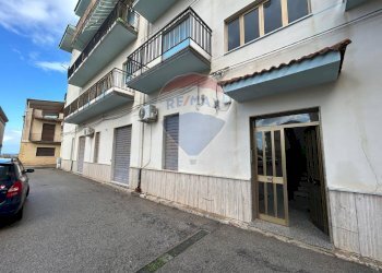 Edificio all\'aperto - Quadrilocale Via Enrico Cosenza
 
81, Sant'Agata di Militello - foto 7