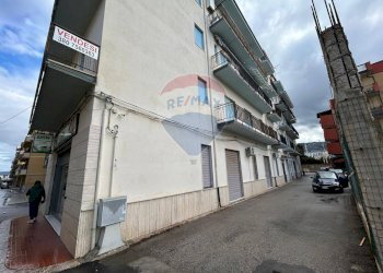 Edificio all\'aperto - Quadrilocale Via Enrico Cosenza
 
81, Sant'Agata di Militello - foto 8