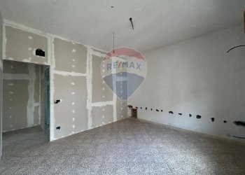 Stanza vuota - Quadrilocale Via Enrico Cosenza
 
81, Sant'Agata di Militello - foto 26