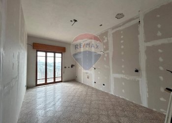 Stanza vuota - Quadrilocale Via Enrico Cosenza
 
81, Sant'Agata di Militello - foto 33