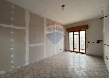 Stanza vuota - Quadrilocale Via Enrico Cosenza
 
81, Sant'Agata di Militello - foto 34