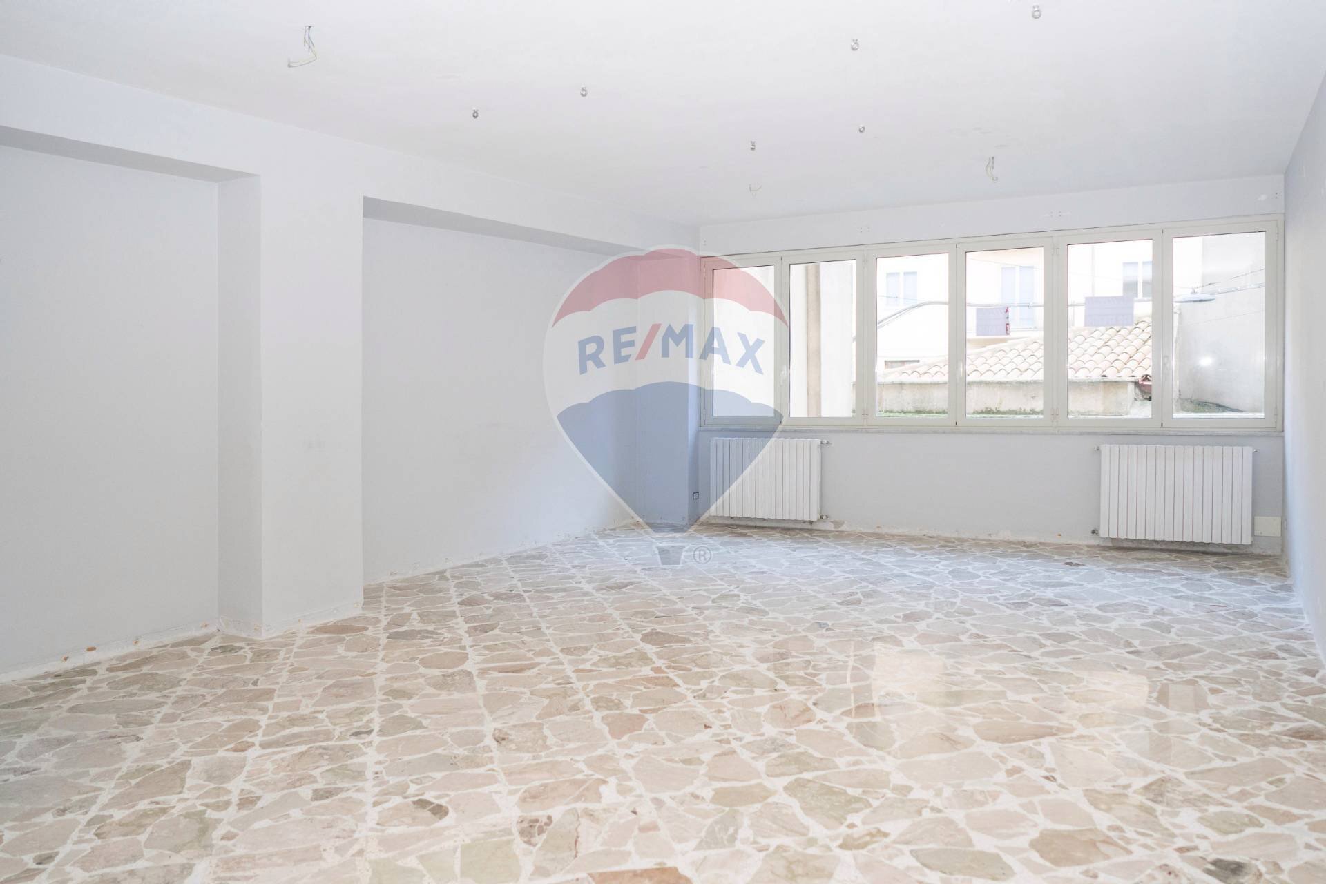 Stanza vuota - Locale Commerciale Via Roma
 
299, Enna - foto 1