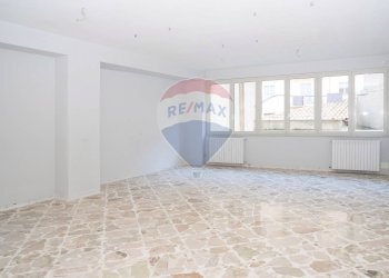 Stanza vuota - Locale Commerciale Via Roma
 
299, Enna - foto 1