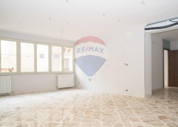 Stanza vuota - Locale Commerciale Via Roma
 
299, Enna - foto 3