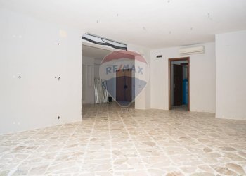 Stanza vuota - Locale Commerciale Via Roma
 
299, Enna - foto 4