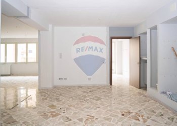 Stanza vuota - Locale Commerciale Via Roma
 
299, Enna - foto 5