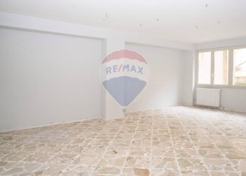 Stanza vuota - Locale Commerciale Via Roma
 
299, Enna - foto 6