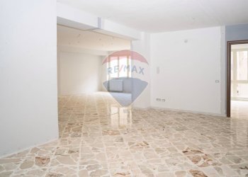 Stanza vuota - Locale Commerciale Via Roma
 
299, Enna - foto 7