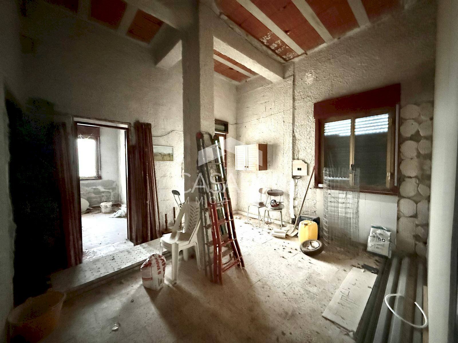 Foto 3 - Trilocale via costa buffa
 
33, Carini - foto 3