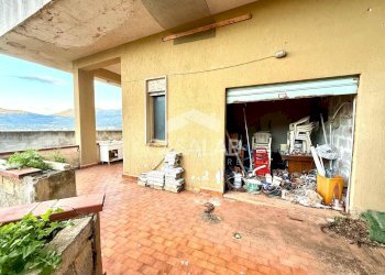 Foto 1 - Trilocale via costa buffa
 
33, Carini - foto 1