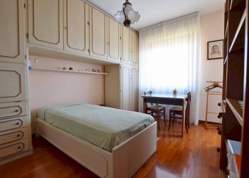 Camera da letto - Quadrilocale via Giacomo Leopardi, 6/A, Mondovì - foto 16
