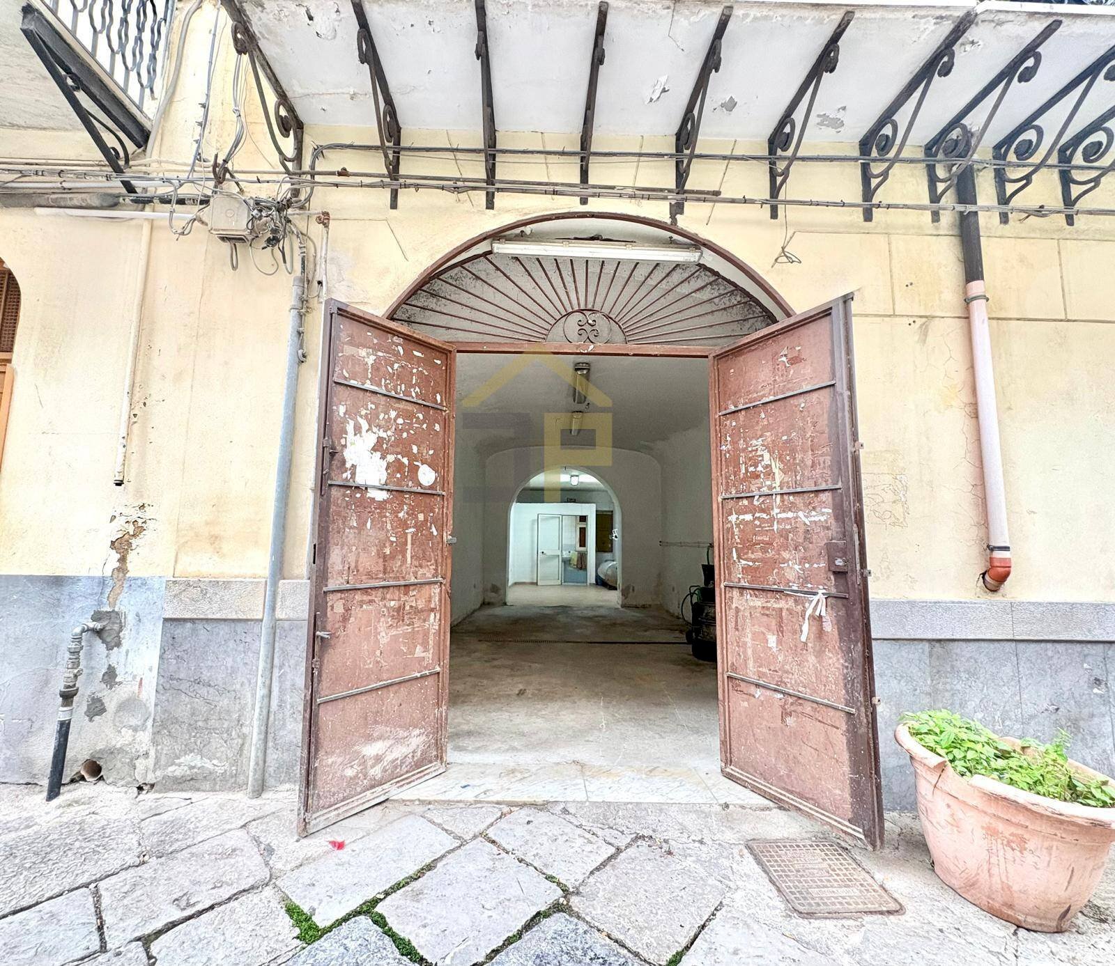 Foto 1 - Magazzino via del Bosco
 
37, Palermo - foto 1