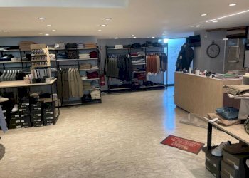 Interno non residenziale - Negozio corso Giulio Cesare, 178, Torino (zona Regio Parco) - foto 5