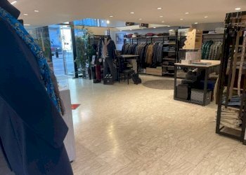 Interno non residenziale - Negozio corso Giulio Cesare, 178, Torino (zona Regio Parco) - foto 9