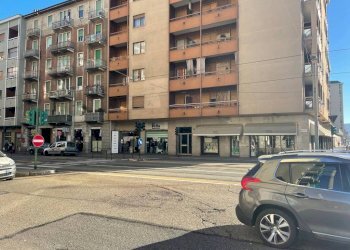 Facciata - Negozio corso Giulio Cesare, 178, Torino (zona Regio Parco) - foto 27