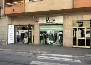 Facciata - Negozio corso Giulio Cesare, 178, Torino (zona Regio Parco) - foto 4