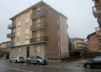 Facciata - Three-room apartment viale Cappuccini, 16, Chieri - photo 1