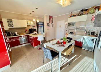 Cucina - Trilocale via Cacherano di Bricherasio, Pinerolo - foto 2