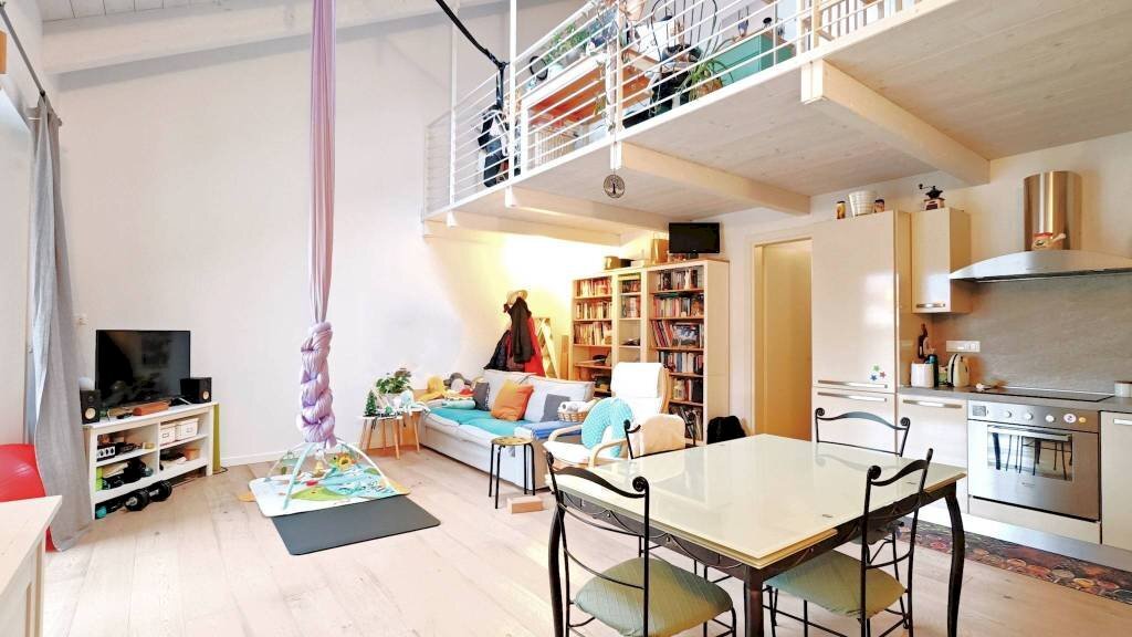 Salone - Trilocale strada dei Tetti Bertoglio, 92, Torino - foto 1