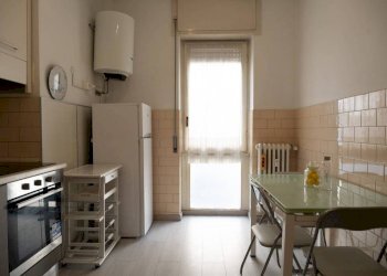 Cucina - Trilocale via Ambrogio Campiglio, 8, Milano (zona Lambrate) - foto 1