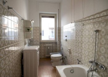 Bagno - Trilocale via Ambrogio Campiglio, 8, Milano (zona Lambrate) - foto 15