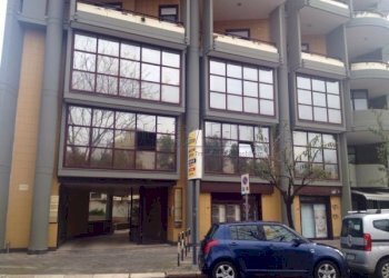 b.jpg - Office VIALE ENNIO 54, Bari - photo 1