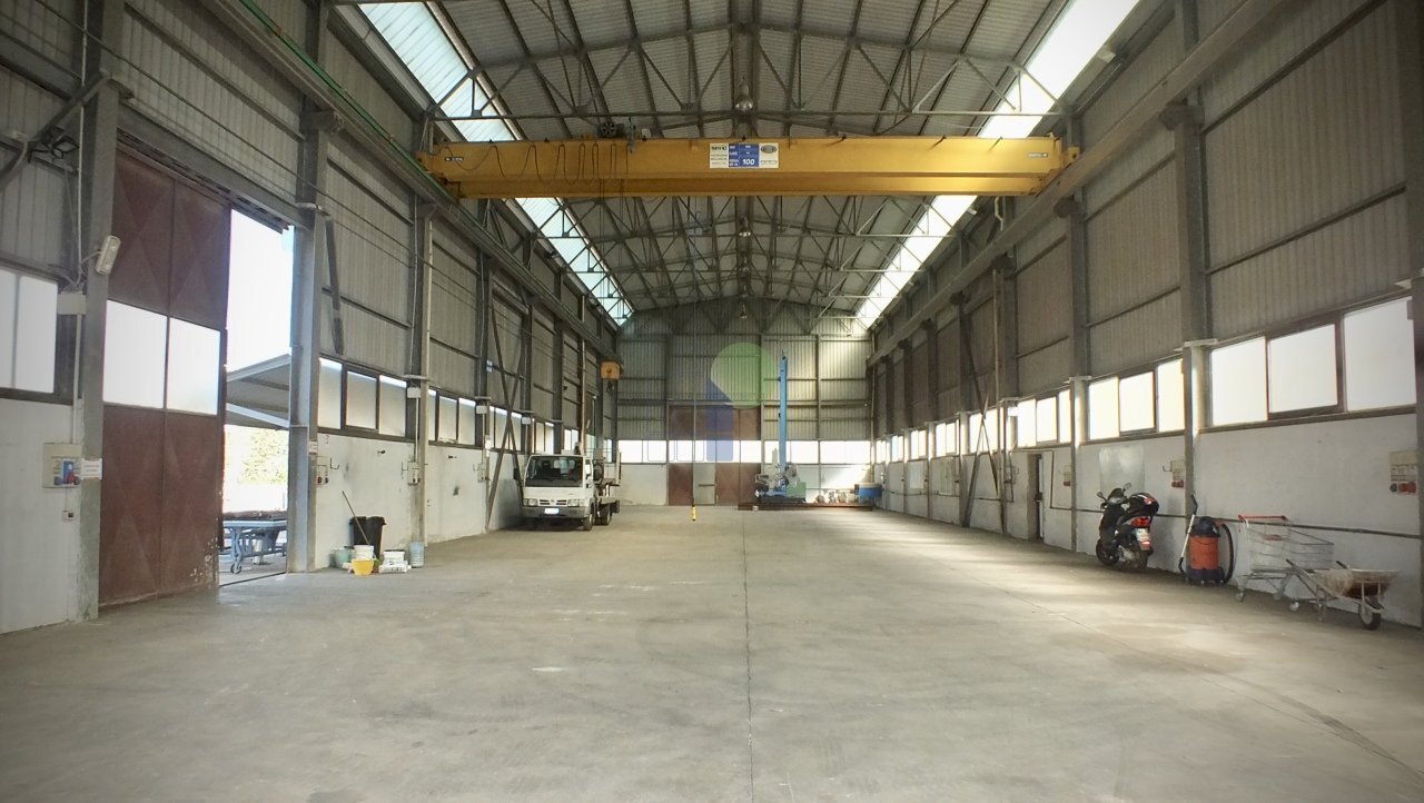 interno capannone - Commercial Premises via Arno 22, Piombino - photo 2