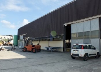 esterno capannone - Locale Commerciale via Arno 22, Piombino - foto 1