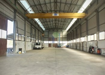 interno capannone - Locale Commerciale via Arno 22, Piombino - foto 2