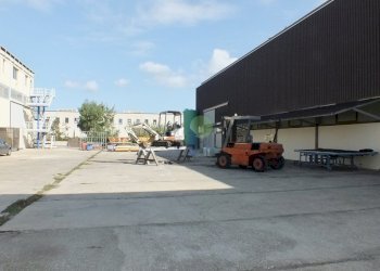 piazzale - Locale Commerciale via Arno 22, Piombino - foto 20