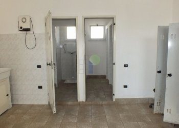 spogliatoio - Locale Commerciale via Arno 22, Piombino - foto 26