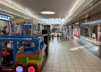 vetrina6.JPG - Locale Commerciale Via Pola 20, Torri di Quartesolo - foto 6