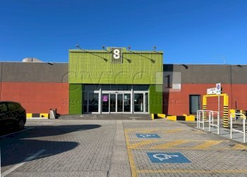 vetrina7.JPG - Locale Commerciale Via Pola 20, Torri di Quartesolo - foto 7