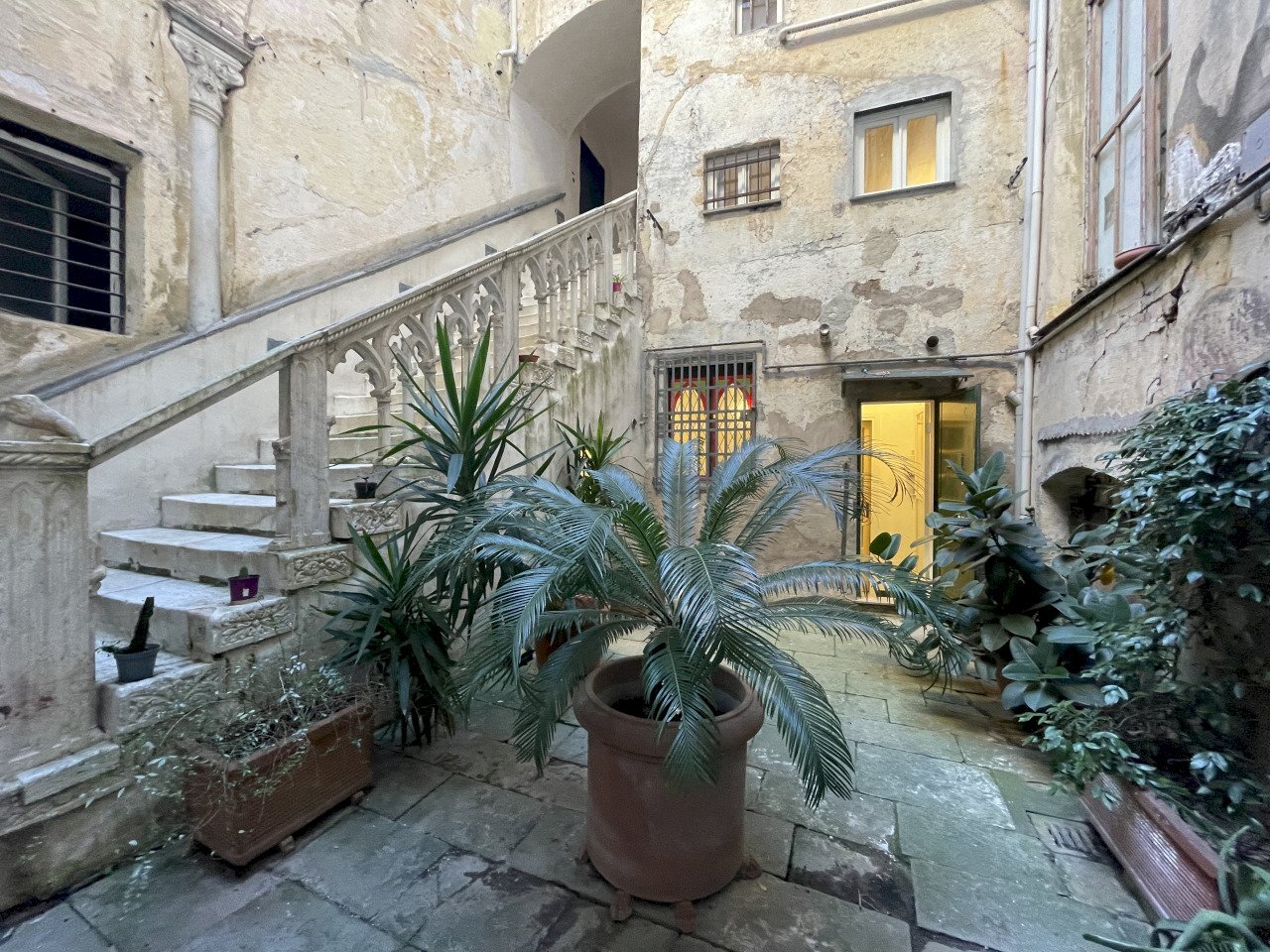 IMG_2462 2.jpg - Quadrilocale Vico delle Mele 16R, Genova - foto 1