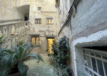 IMG_2459 2.jpg - Quadrilocale Vico delle Mele 16R, Genova - foto 4