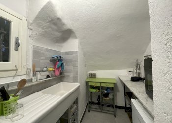 IMG_2476 2.jpg - Quadrilocale Vico delle Mele 16R, Genova - foto 18