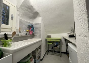 IMG_2477 2.jpg - Quadrilocale Vico delle Mele 16R, Genova - foto 19