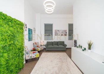 DSC07765.jpg - Locale Commerciale Viale Polibio, Siracusa - foto 1