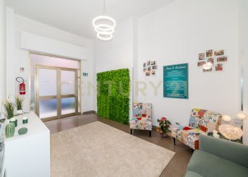 DSC07767.jpg - Locale Commerciale Viale Polibio, Siracusa - foto 2