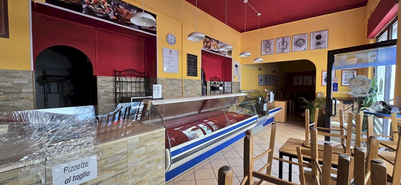 SALA VETRINA.jpg - Alimentari - Gastronomia Via Francesco Porcellana 10, Sassari - foto 2
